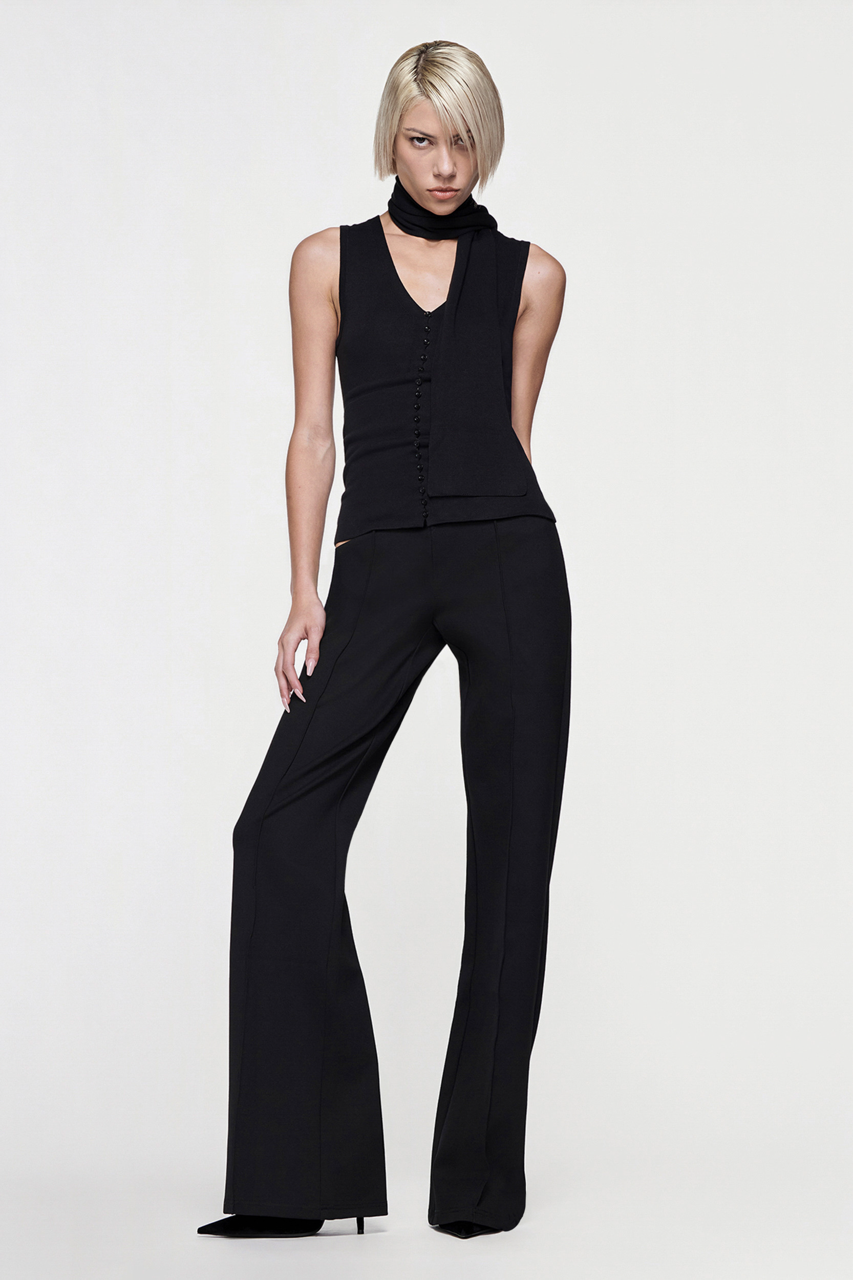 CDP16468-LILY-SLEEVELESS-KNIT-BUTTON-UP-TOP-BLACK-03-FF