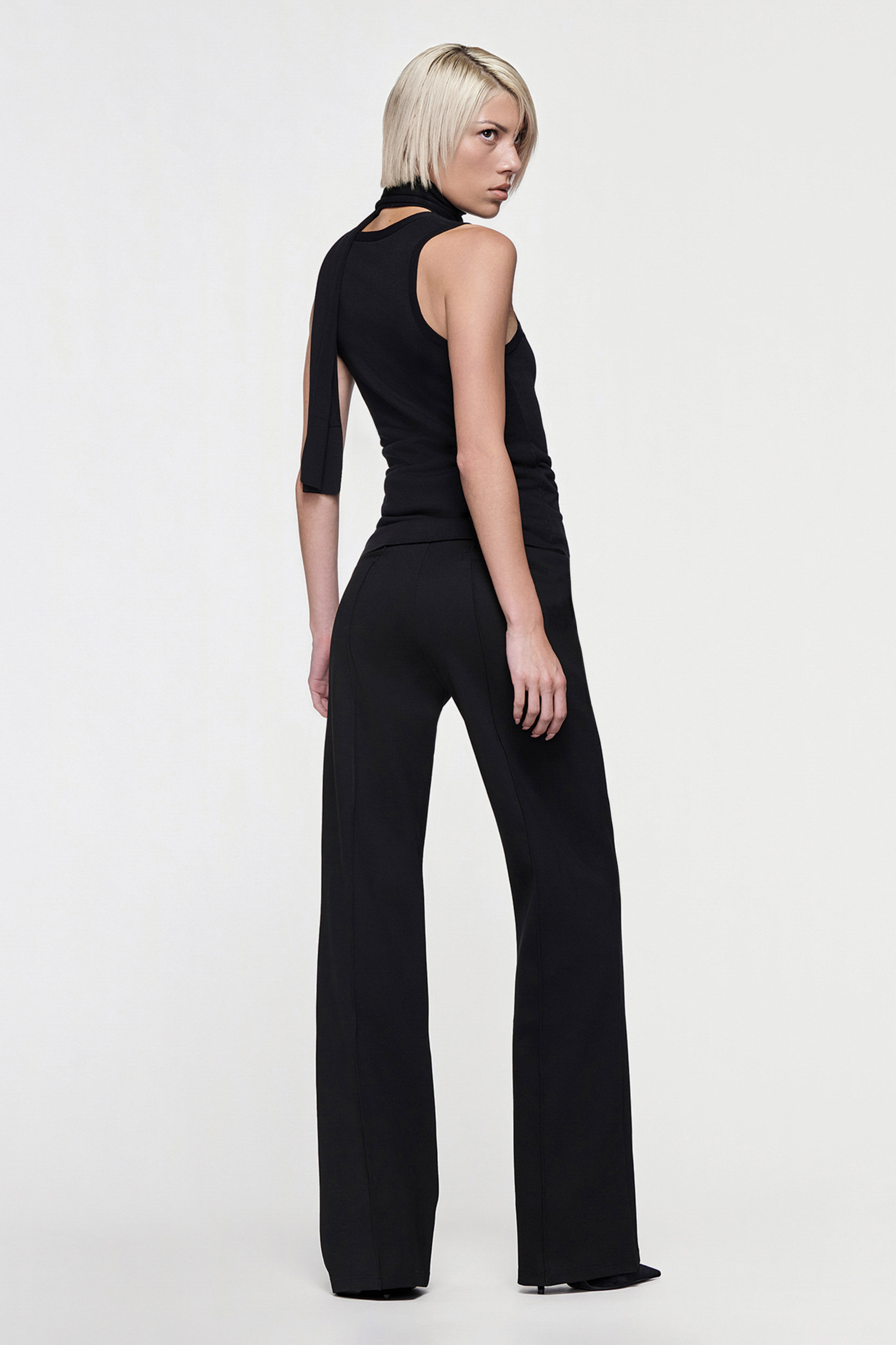 CDP16468-LILY-SLEEVELESS-KNIT-BUTTON-UP-TOP-BLACK-05