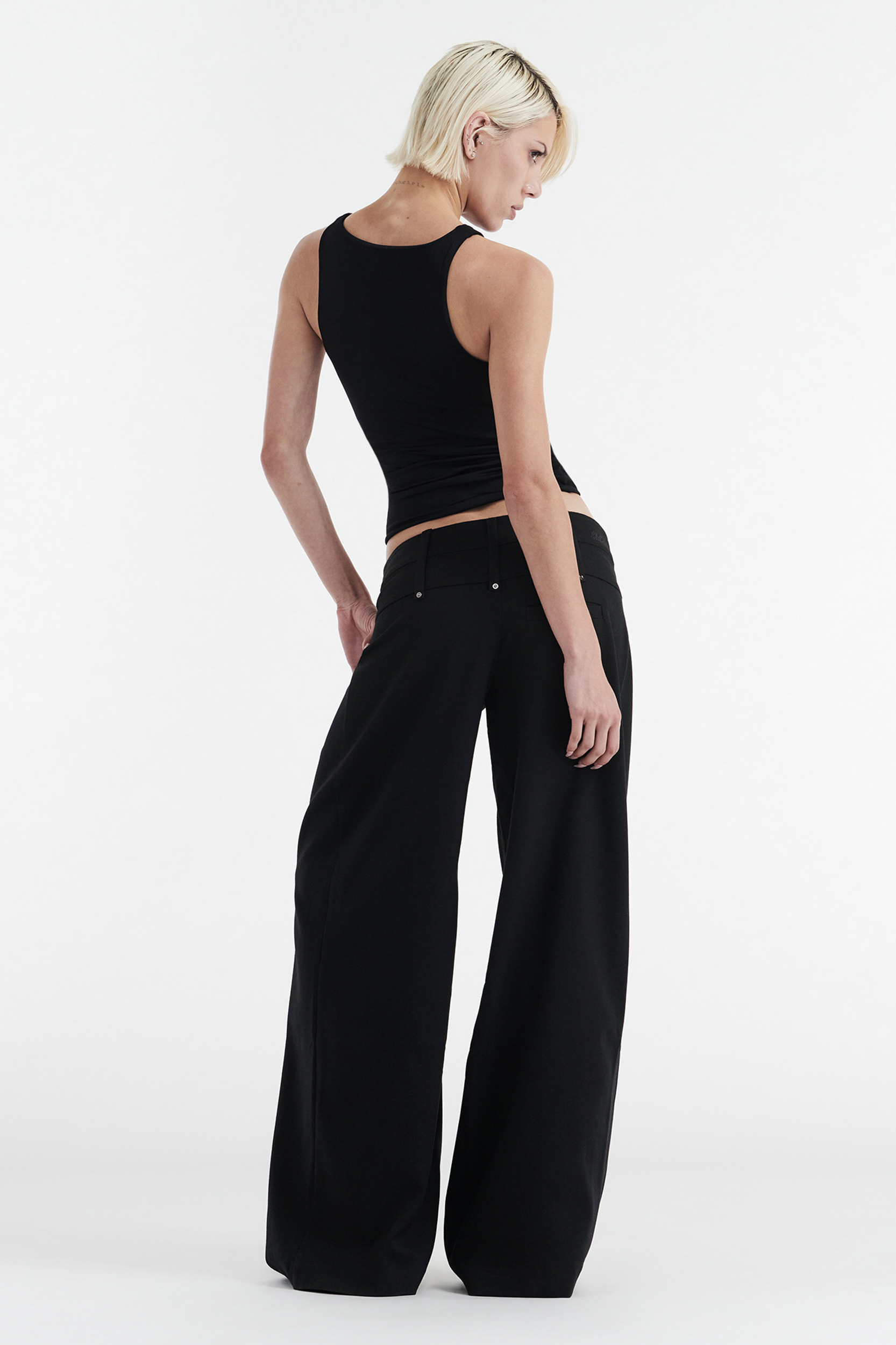 CDP9883-SOPHIE-BASIC-SLEEVELESS-TANK-WITH-SHELF-BRA-BLACK-02