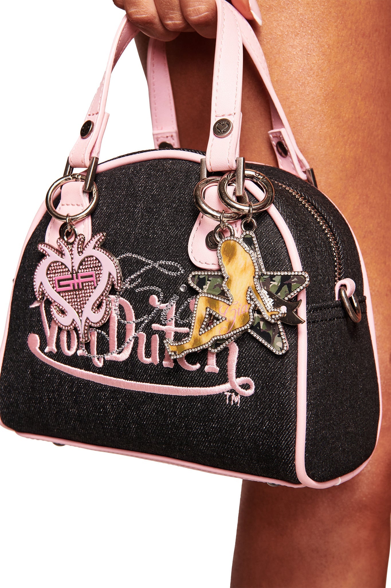 GIACC18581-VONDUTCH-LOGO-KEYCHAIN-PINK-01_43e239d2-99e9-4217-816e-da104963585f
