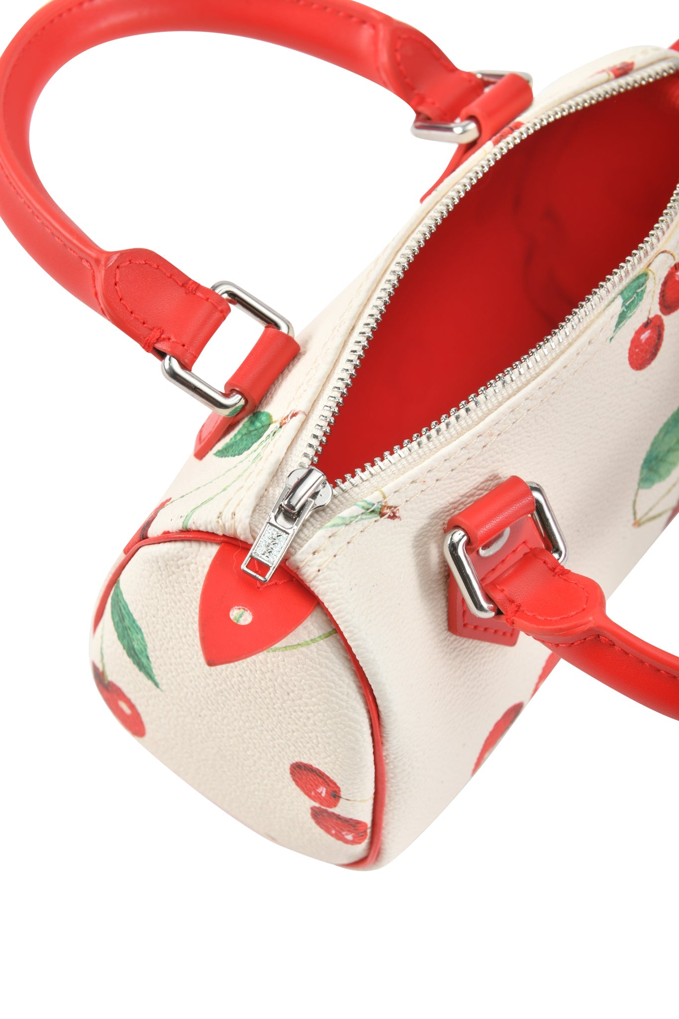 GIACC18867-CHERRYONTOP-NIKAMINIBAG-DETAIL_2_APPROVED